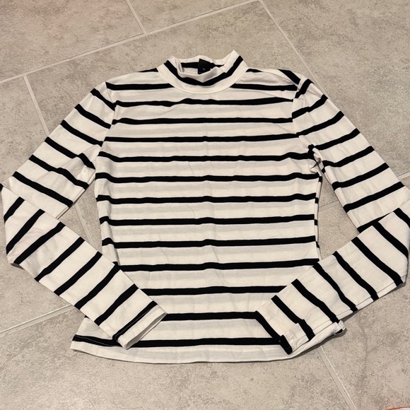 SHEIN Tops - SHEIN Black and White Striped Long Sleeve Top
